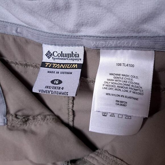 Columbia Titanium Womens 16 Shorts Omni Dry Khaki Packable Lightweight Hiking - Picture 5 of 7